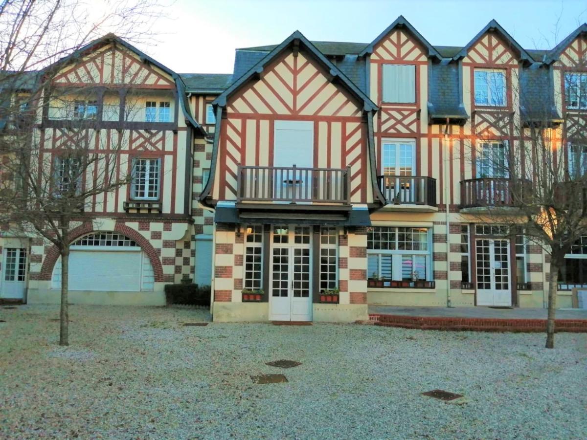 Le Petit Cabourg De La Cour Normande Studio Coeur De Ville -1 A 2 Personness Eksteriør billede
